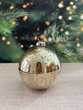 Cargar imagen en el visor de la galería, Esfera Navideña