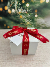 Cargar imagen en el visor de la galería, Holy Night - Vela de cera de soya de Navidad