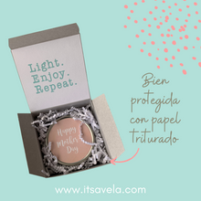 Cargar imagen en el visor de la galería, Día de las Madres - Vela aromática de cera de soya - Itsavela